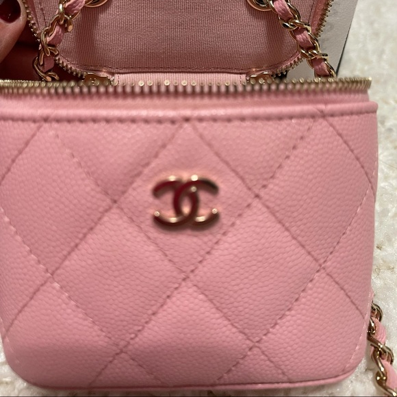 CHANEL Vanity on a Chain Pink Caviar ๐ - Picture 8 of 10